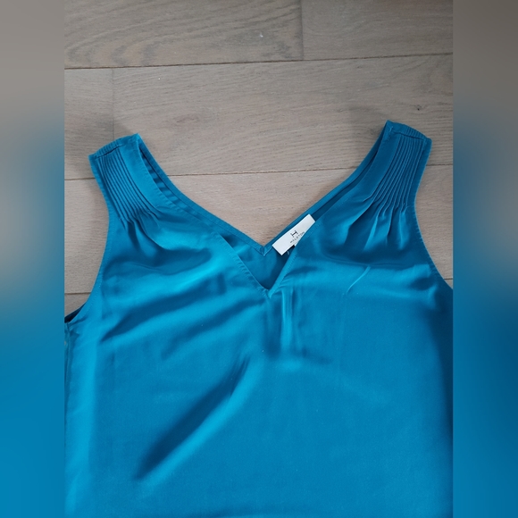 Halston sleeveless blouse - Picture 4 of 4